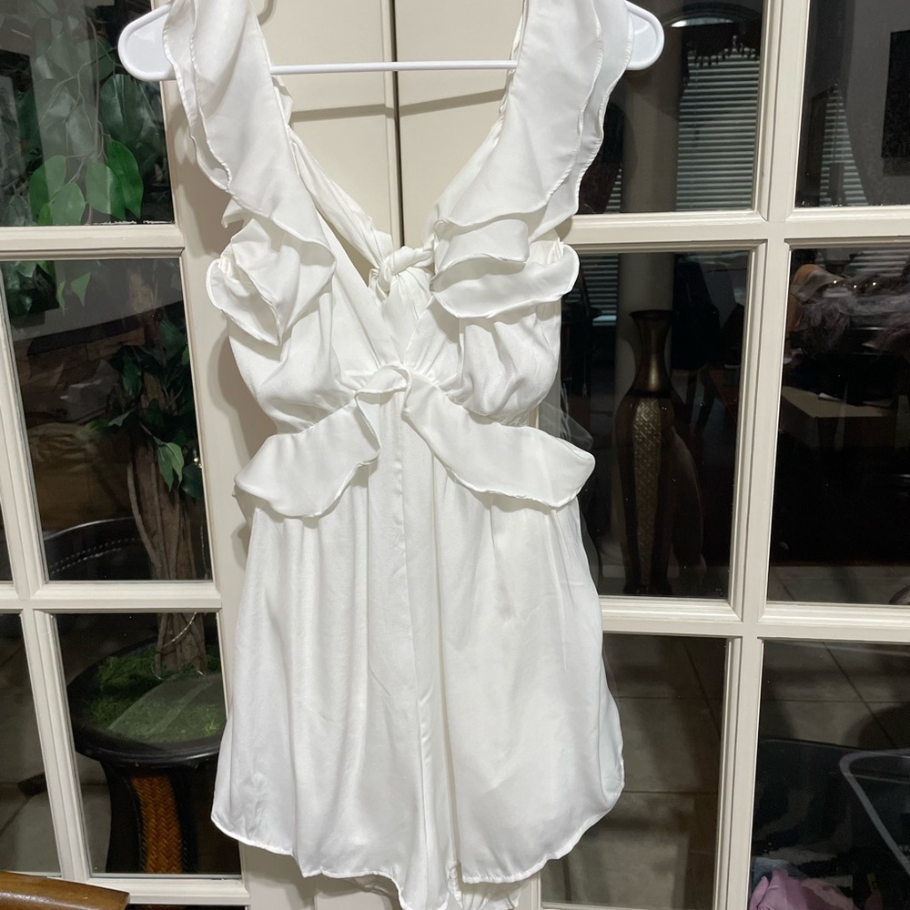 O. VIANCA NWT White Ruffled Sleeveless Romper Size Medium